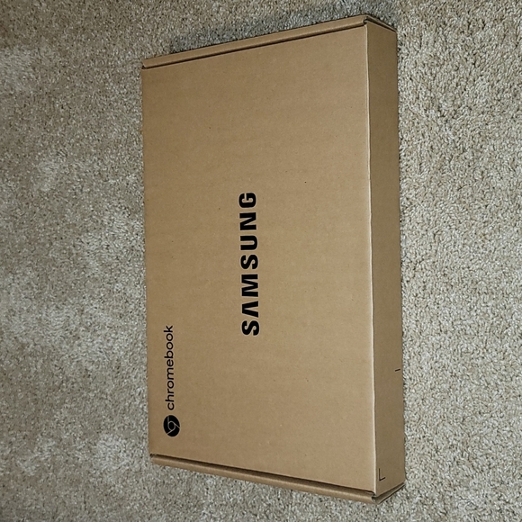BRAND NEW Samsung Chromebook - Picture 2 of 10